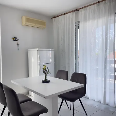 Appartement Nery Ravni
